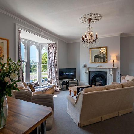 Grand 2 Bed Georgian Apartment At Florence House With King Bed, In The Heart Of Herne Bay & 300M From Beach Buitenkant foto