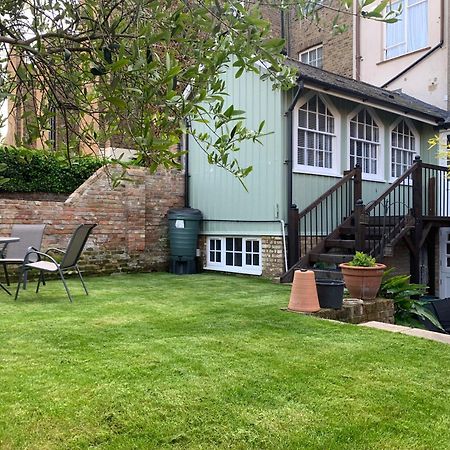 Grand 2 Bed Georgian Apartment At Florence House With King Bed, In The Heart Of Herne Bay & 300M From Beach Buitenkant foto