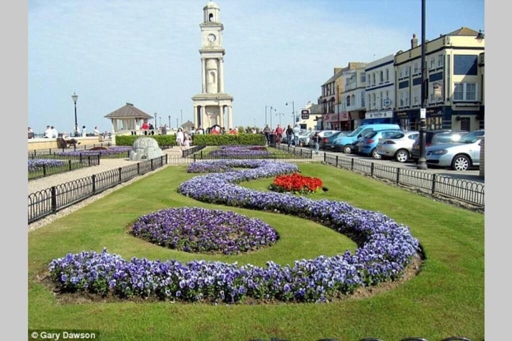 Grand 2 Bed Georgian Apartment At Florence House With King Bed, In The Heart Of Herne Bay & 300M From Beach Buitenkant foto