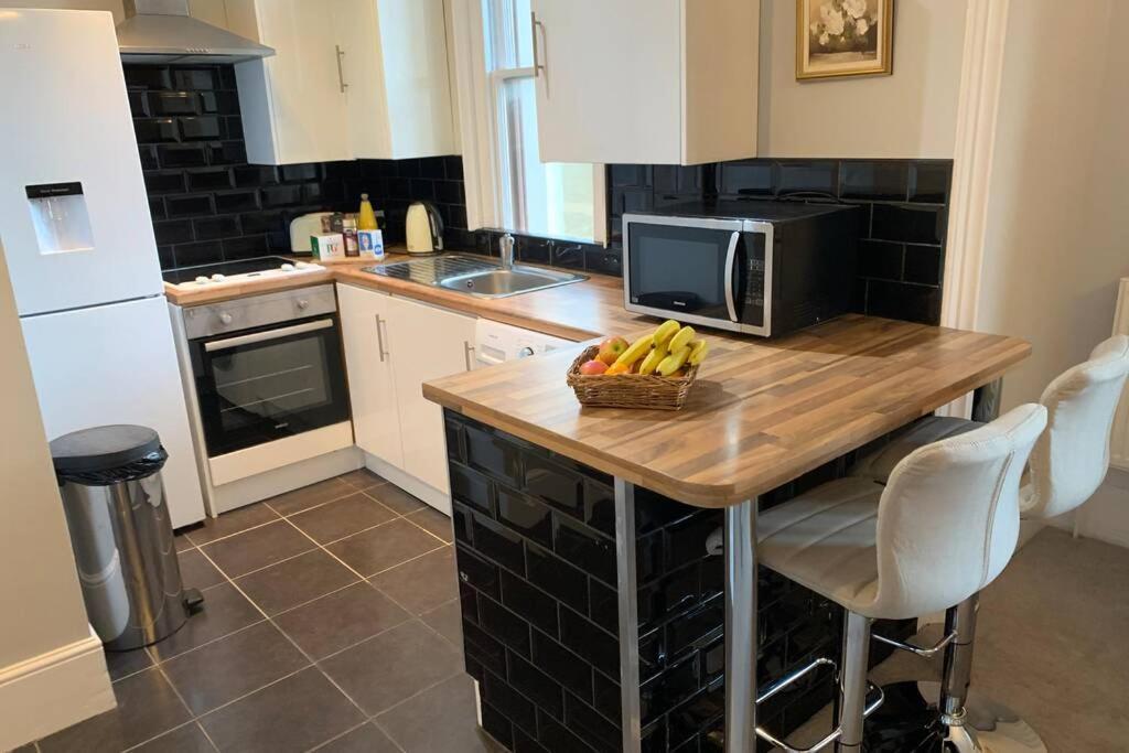 Grand 2 Bed Georgian Apartment At Florence House With King Bed, In The Heart Of Herne Bay & 300M From Beach Buitenkant foto