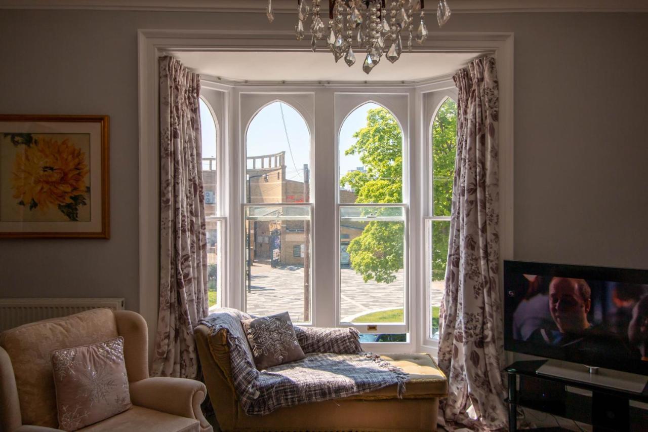 Grand 2 Bed Georgian Apartment At Florence House With King Bed, In The Heart Of Herne Bay & 300M From Beach Buitenkant foto