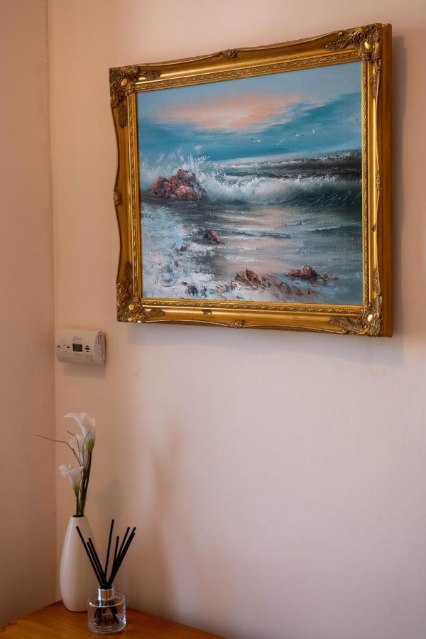 Grand 2 Bed Georgian Apartment At Florence House With King Bed, In The Heart Of Herne Bay & 300M From Beach Buitenkant foto