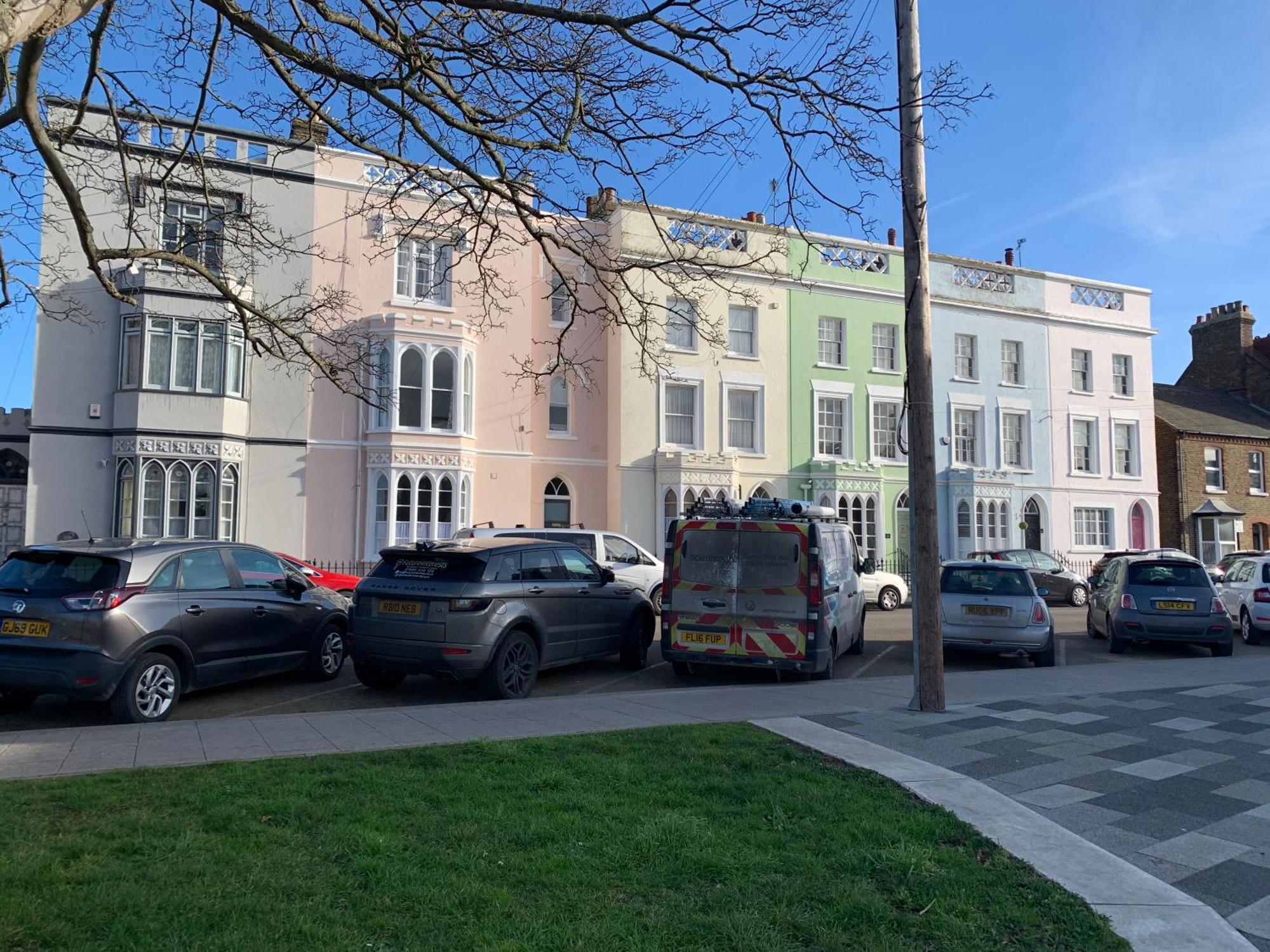 Grand 2 Bed Georgian Apartment At Florence House With King Bed, In The Heart Of Herne Bay & 300M From Beach Buitenkant foto